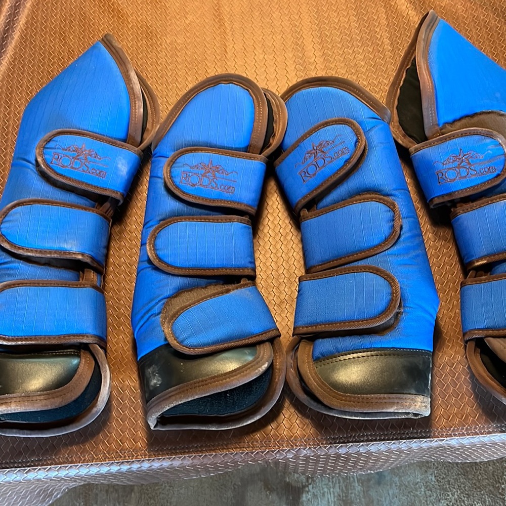 Horse shipping boots. Like new- used less than 5 times.